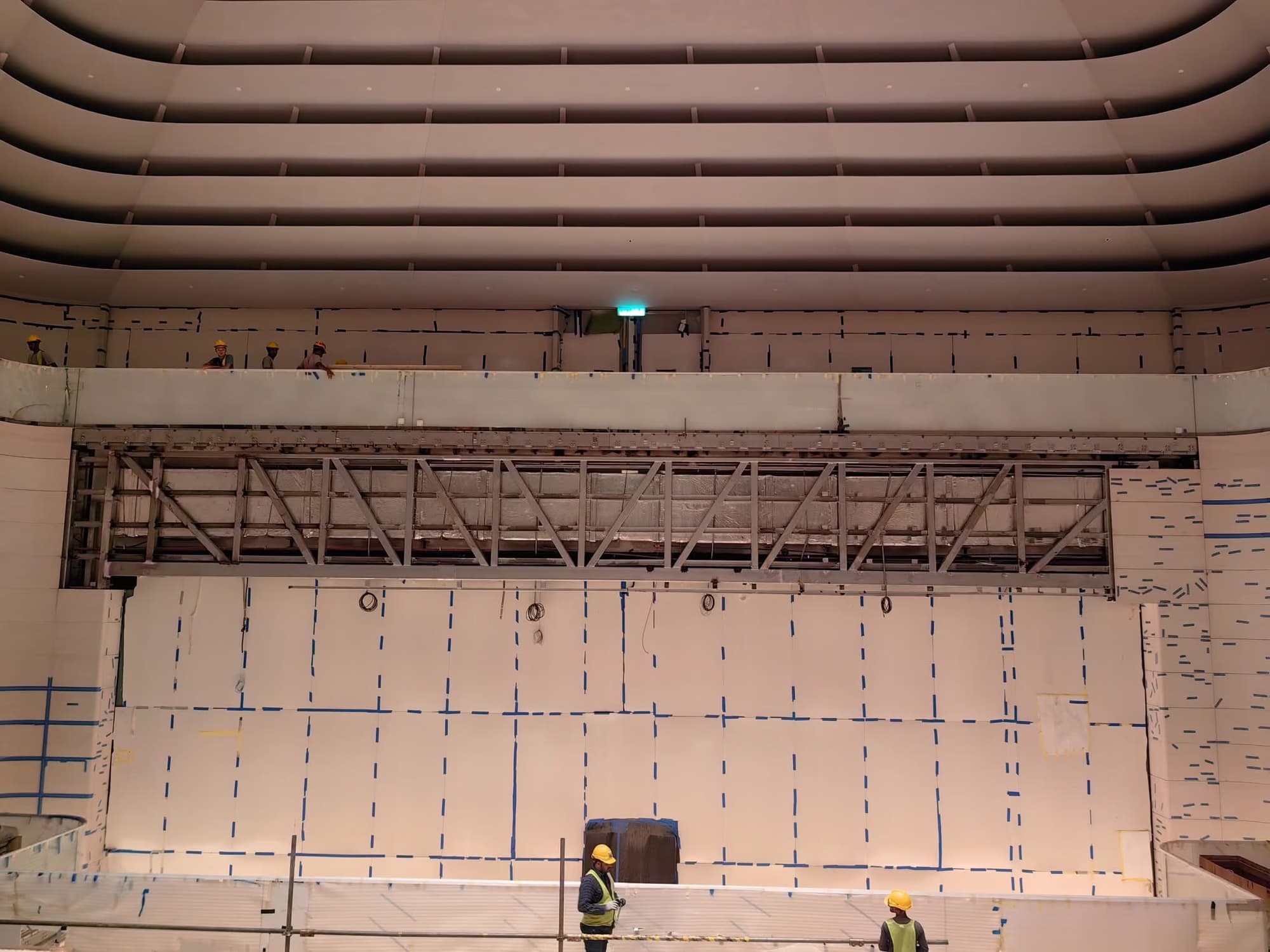 Full elevation of the transfer truss spanning the forum wall